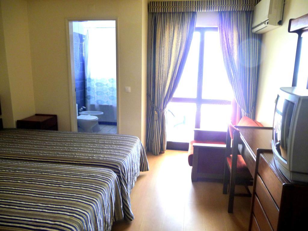 Hotel Tamargueira Фигейра-да-Фош Номер фото