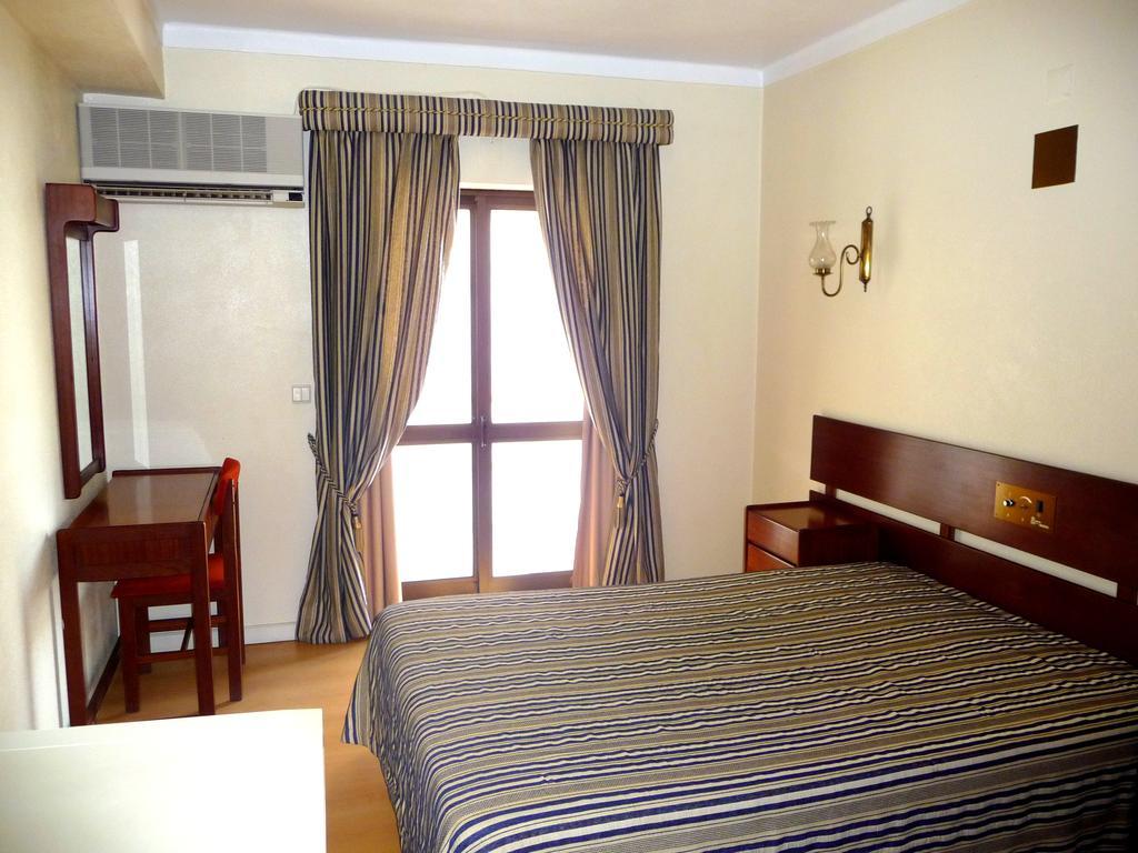 Hotel Tamargueira Фигейра-да-Фош Номер фото